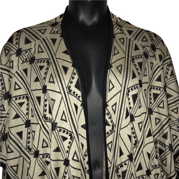 I’m in love with Derek Tribal Print Shawl Coverup - Picture 2 of 7